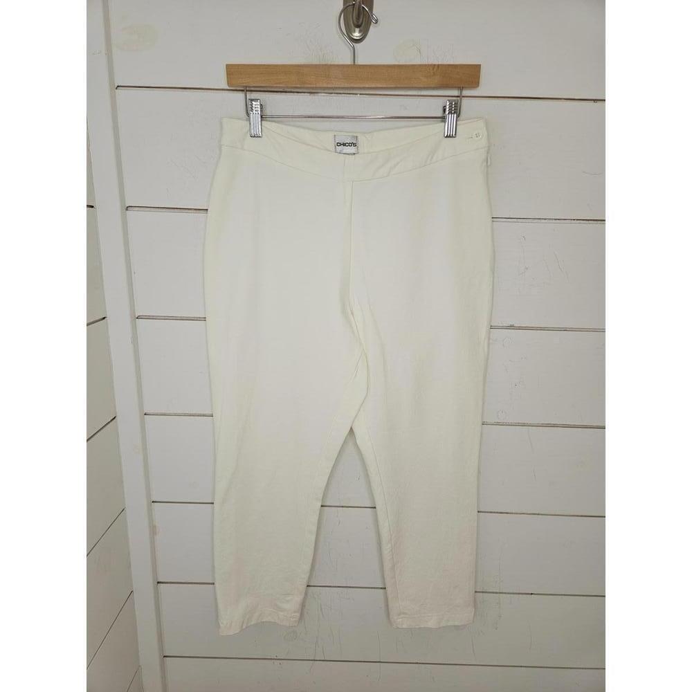 Chicos Size 2 Size 12 White capri stretch pants. ZIppers at ankles